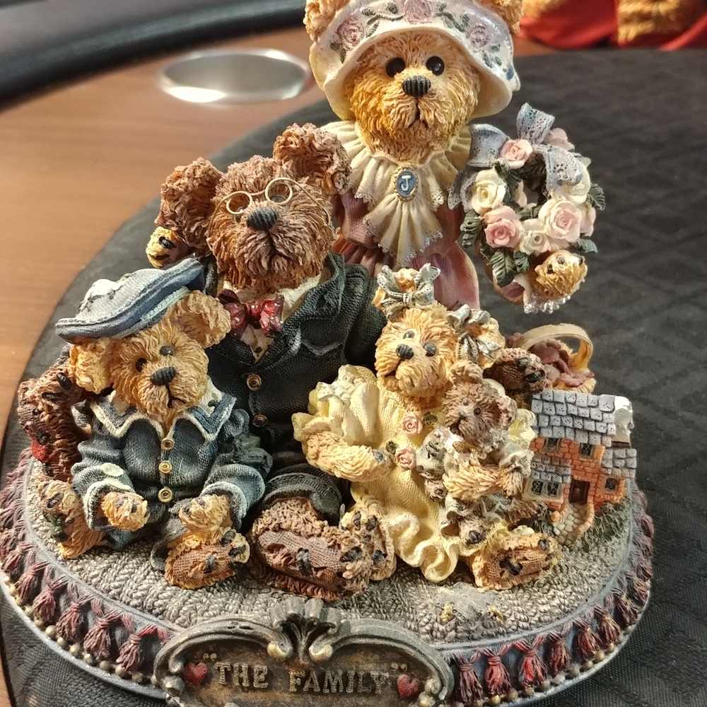 Boyd's Bears & Friends, The Family Sculpture